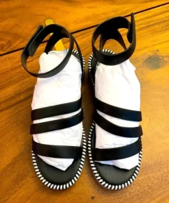 Vince Camuto Margreta Sandal